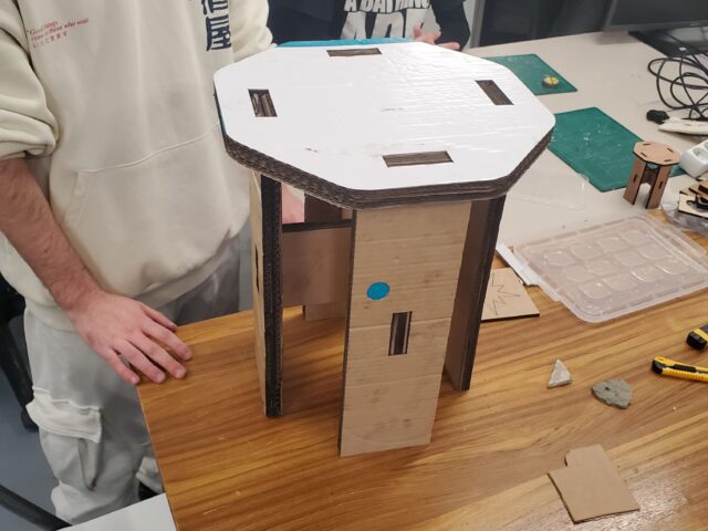 Ateliers recyclage de carton dans le cadre du projet européen  Trash to Treasure